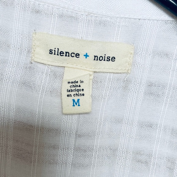 Silence & Noise High Low Wrap Front Blouse NWT White Size M - Picture 6 of 7